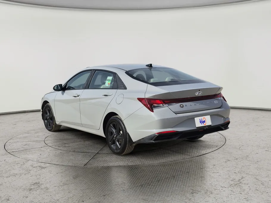 2023 Hyundai Elantra Smart 