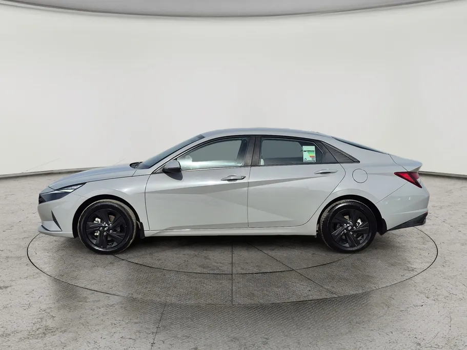 2023 Hyundai Elantra Smart 