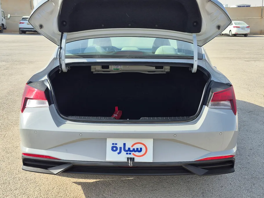 2023 Hyundai Elantra Smart 