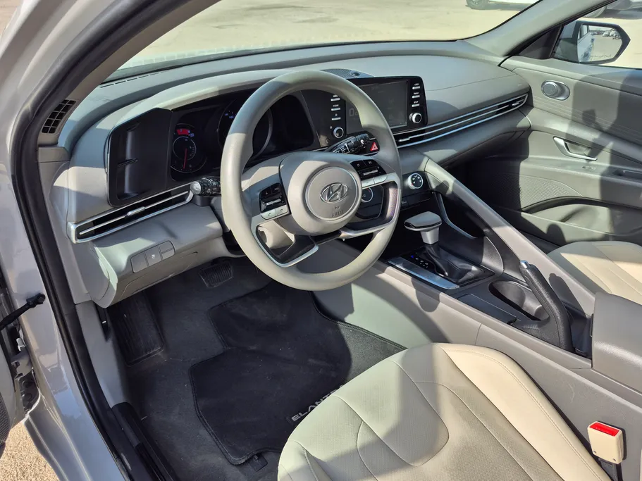 2023 Hyundai Elantra Smart 