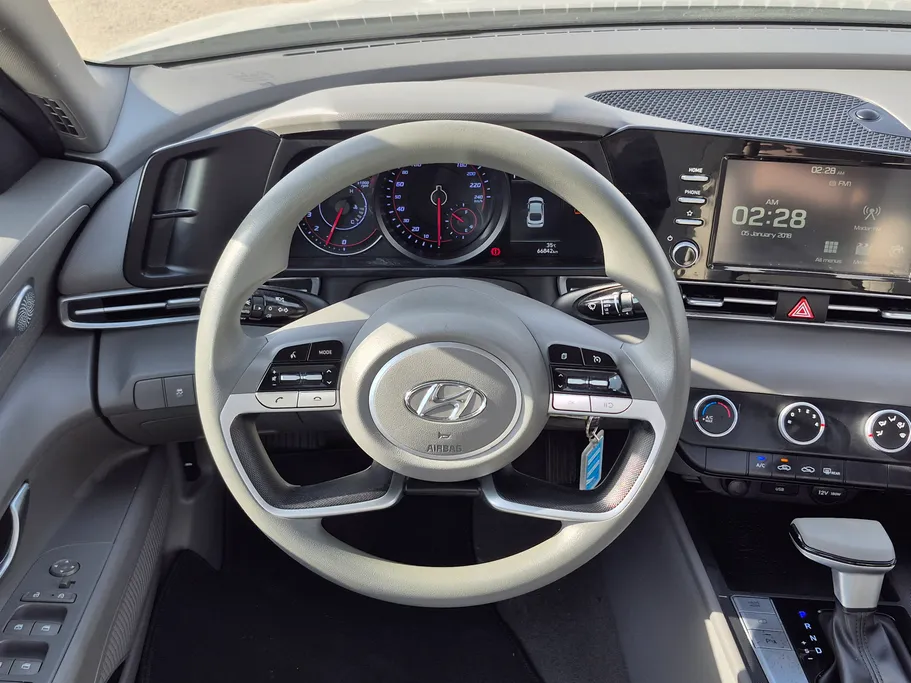 2023 Hyundai Elantra Smart 