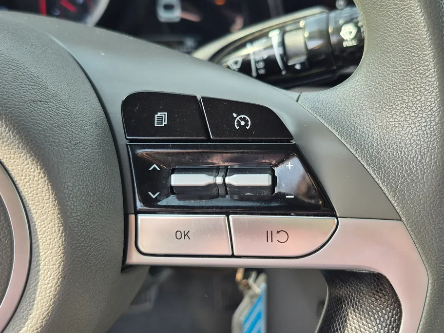 2023 Hyundai Elantra Smart 