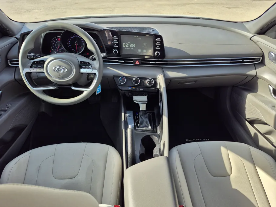 2023 Hyundai Elantra Smart 