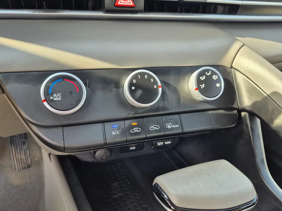 2023 Hyundai Elantra Smart 