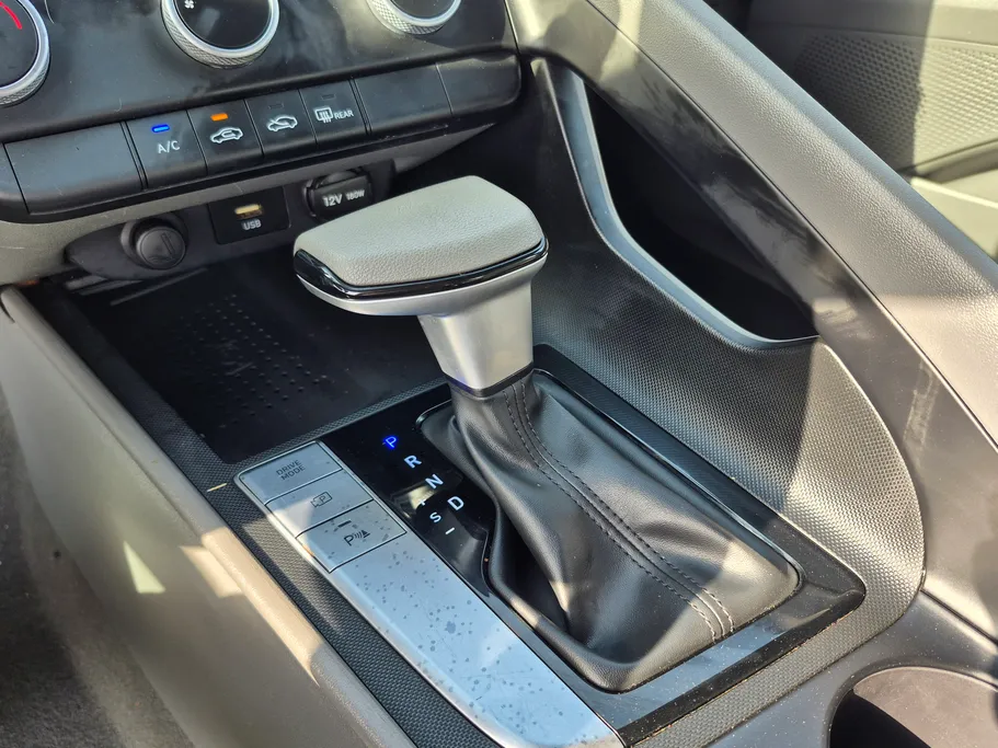 2023 Hyundai Elantra Smart 