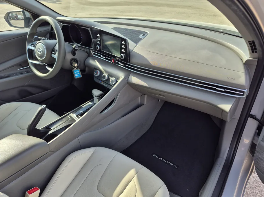 2023 Hyundai Elantra Smart 