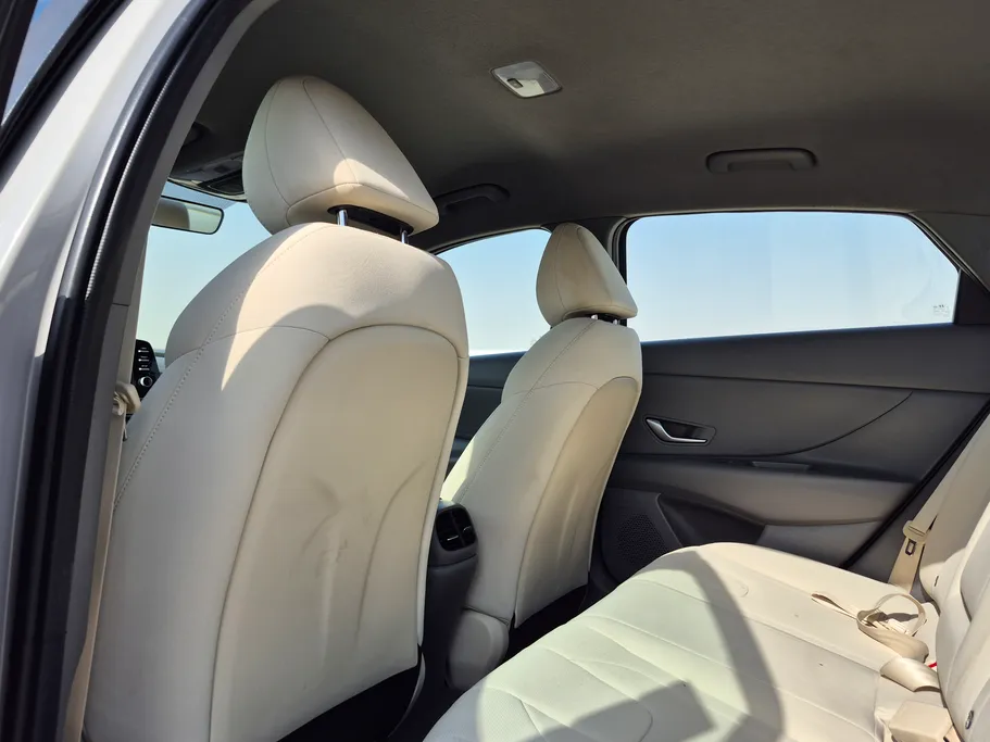 2023 Hyundai Elantra Smart 