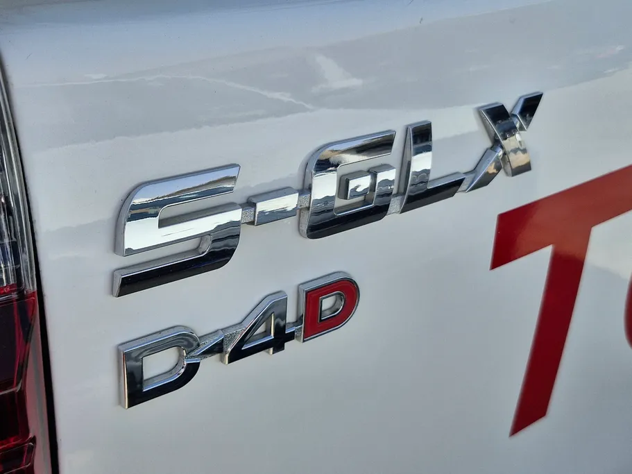 تويوتا هايلكس GLX 4X4 2.4L MT DSL 2023 
