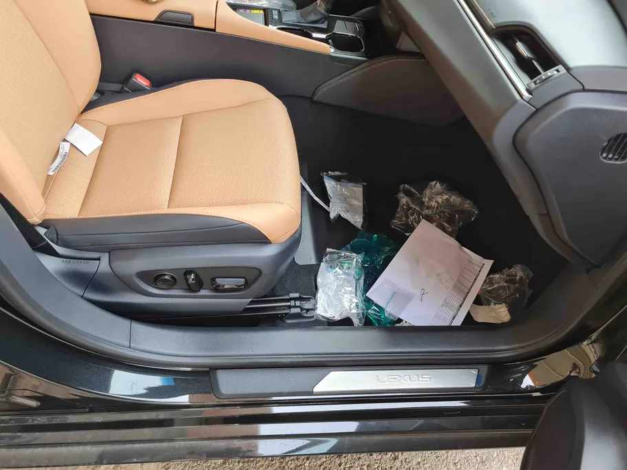 لكزس ES 300 AH Hybrid  2025 