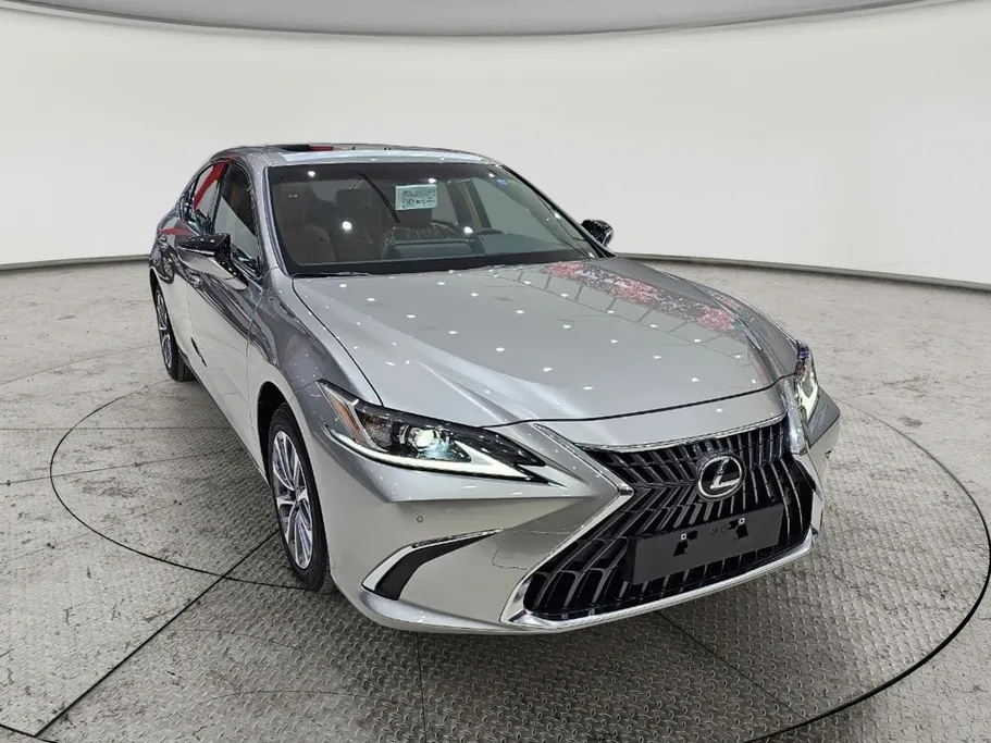 لكزس ES 300 AH Hybrid  2025 