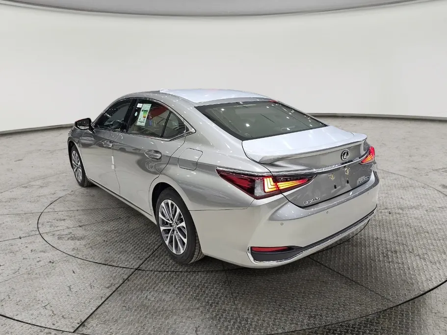 لكزس ES 300 AH Hybrid  2025 