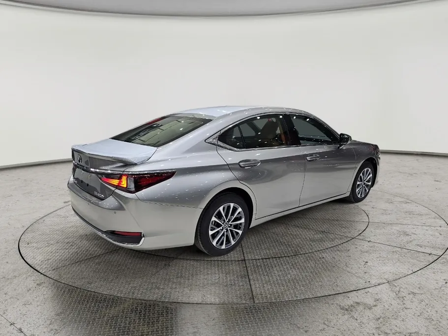 لكزس ES 300 AH Hybrid  2025 