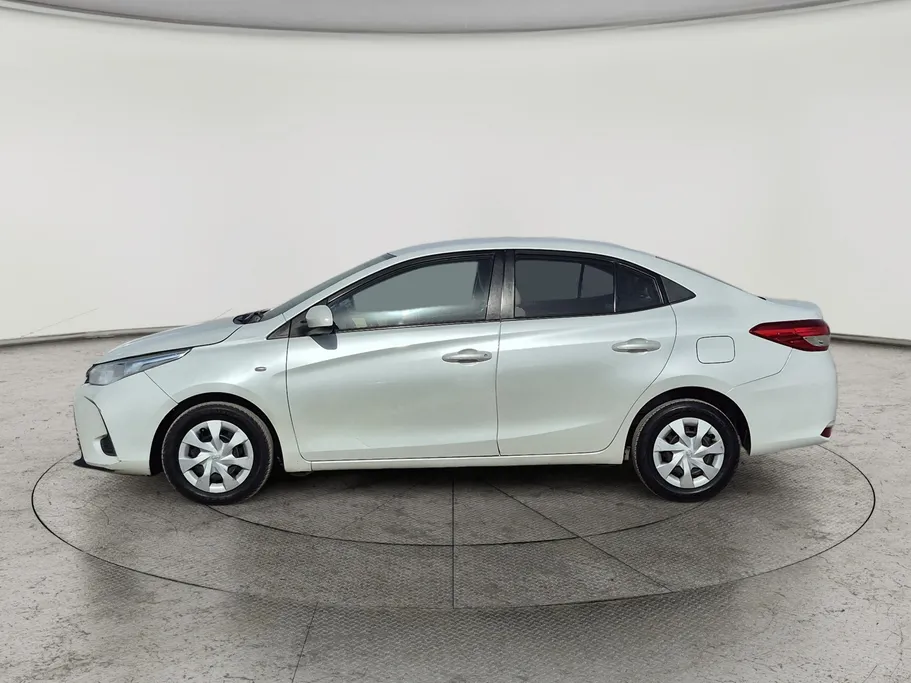 2021 Toyota Yaris  Y 