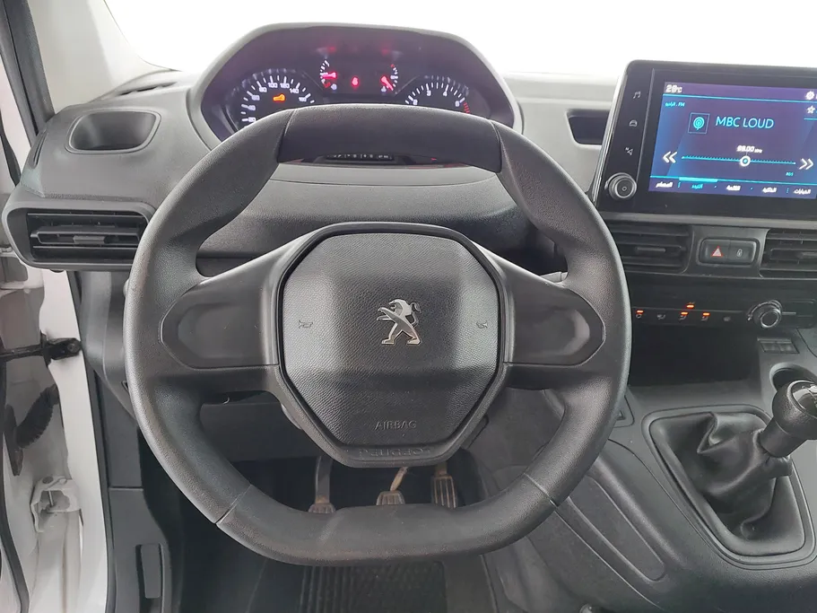 2023 Peugeot Partner Short van 