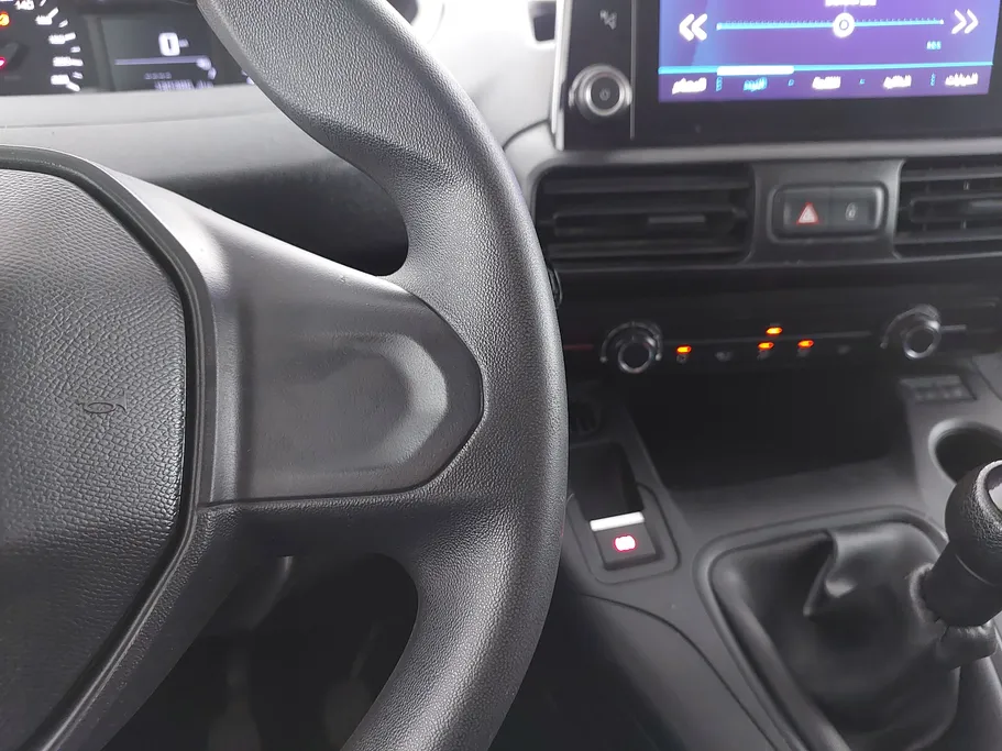 2023 Peugeot Partner Short van 