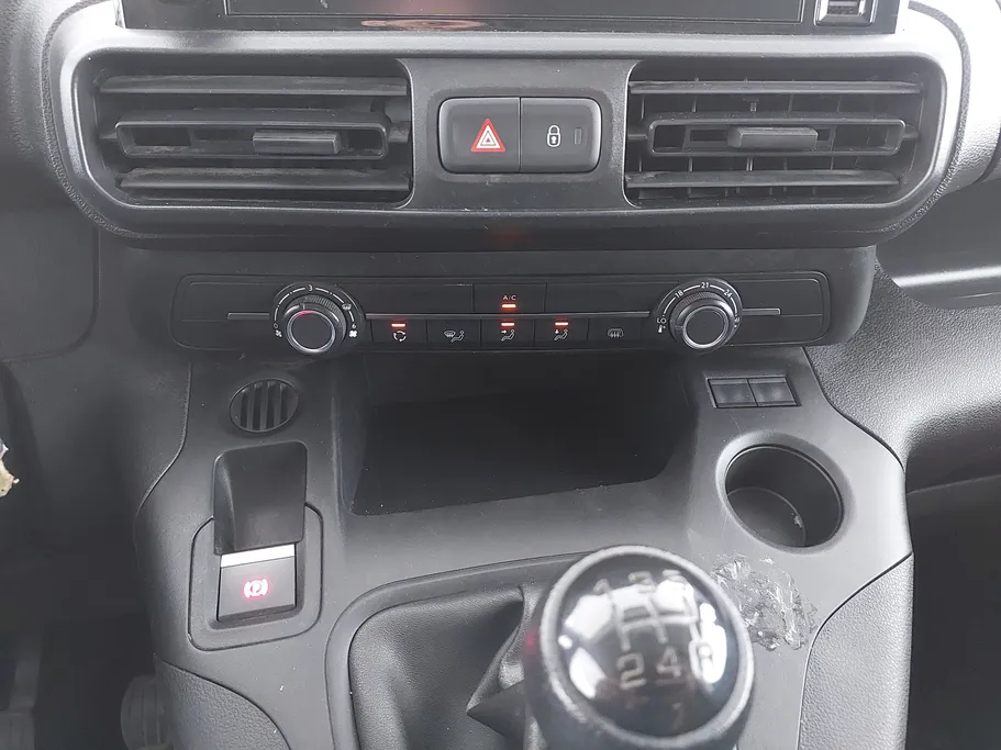 2023 Peugeot Partner Short van 