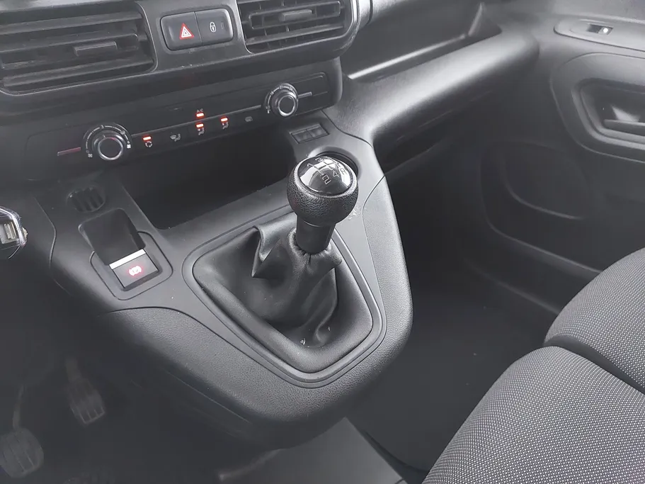 2023 Peugeot Partner Short van 