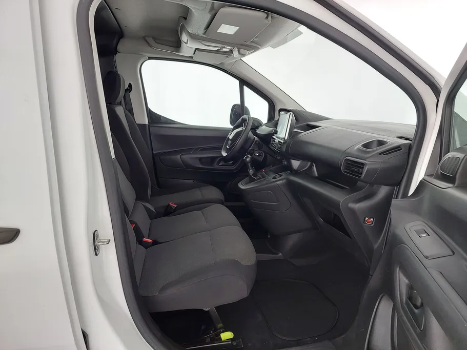 2023 Peugeot Partner Short van 