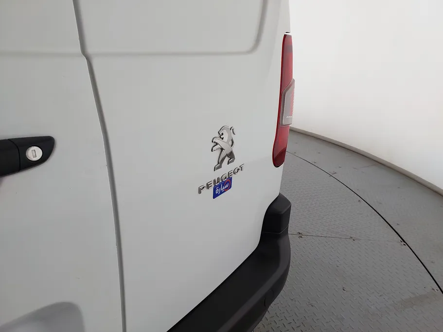 2023 Peugeot Partner Short van 