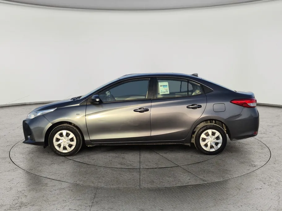 2022 Toyota Yaris  Y 