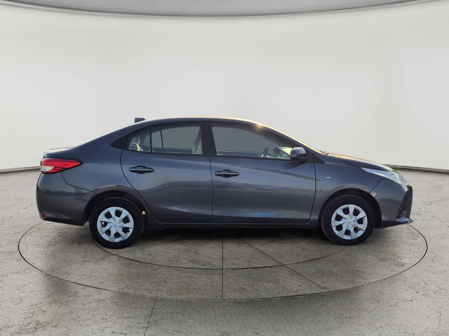 2022 Toyota Yaris  Y 