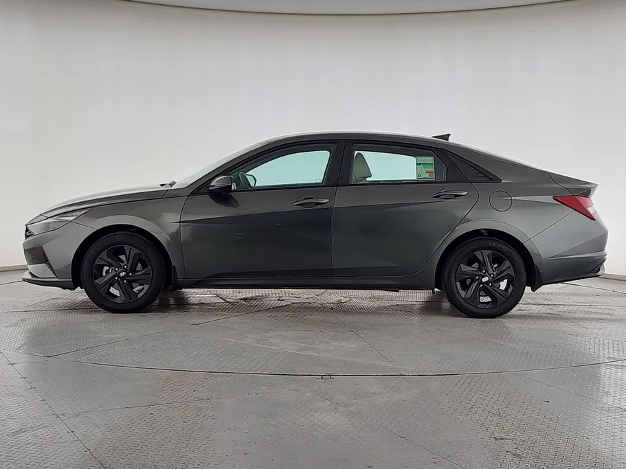 2023 Hyundai Elantra Smart 