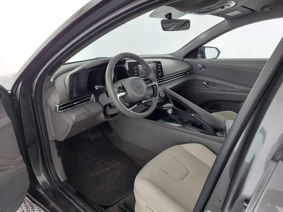 2023 Hyundai Elantra Smart 