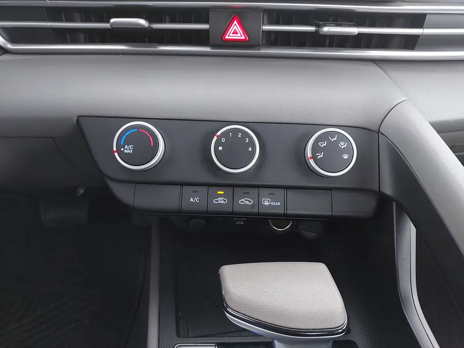 2023 Hyundai Elantra Smart 