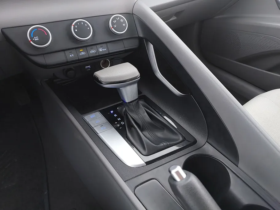 2023 Hyundai Elantra Smart 
