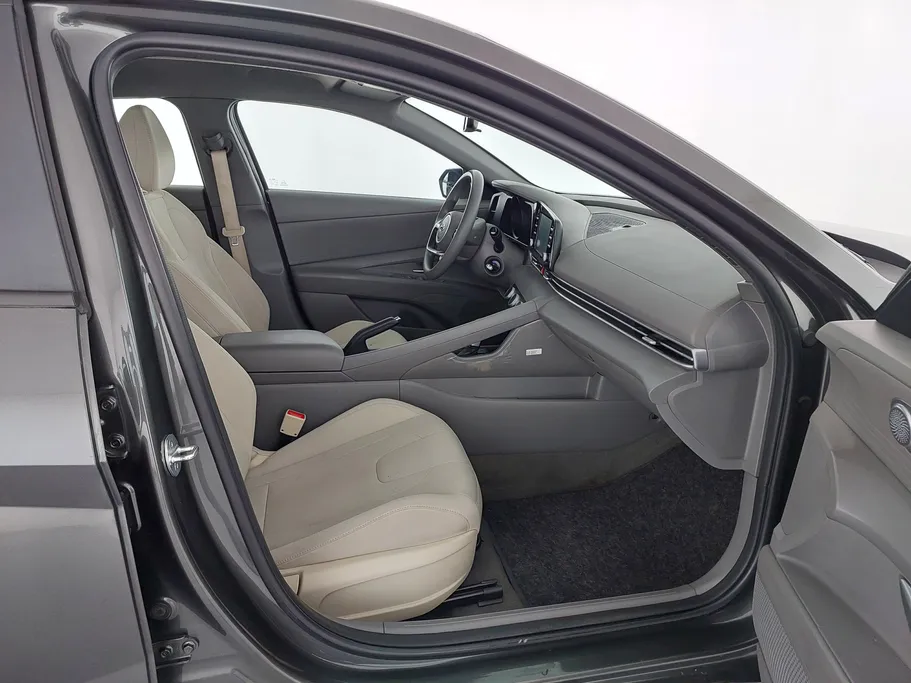 2023 Hyundai Elantra Smart 