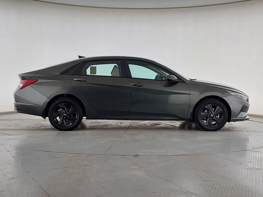 2023 Hyundai Elantra Smart 