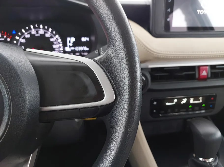 2023 Toyota Yaris  Y 