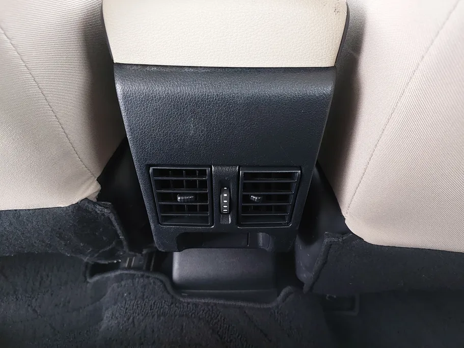 2023 Toyota Yaris  Y 