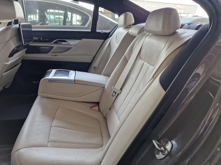 2022 BMW 7 Series 730Li 
