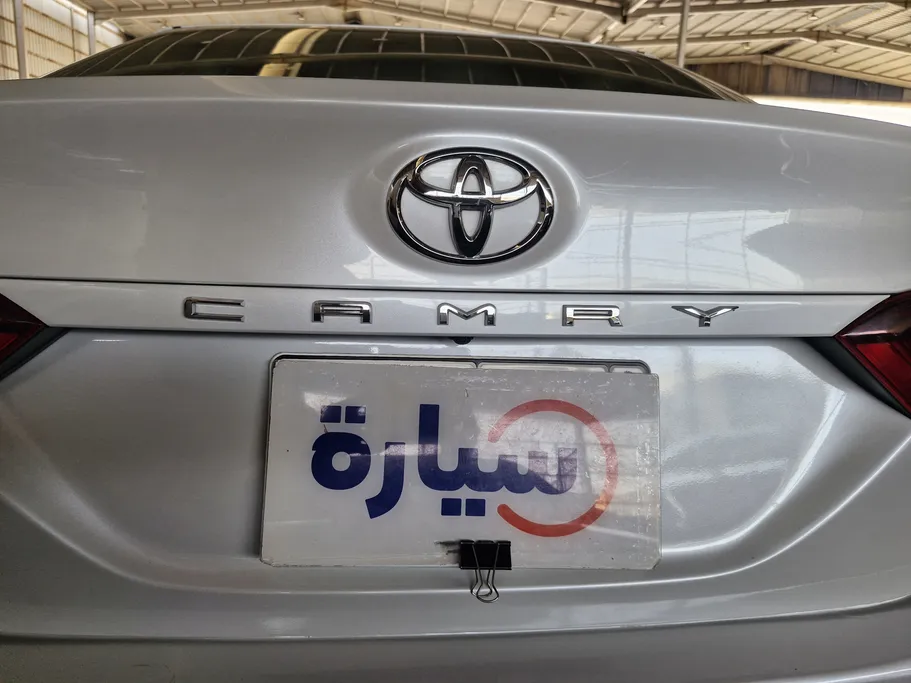 تويوتا كامري LE 2023 