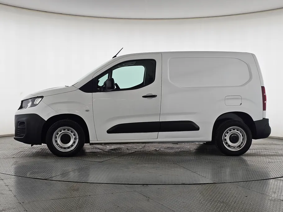2023 Peugeot Partner Short van 