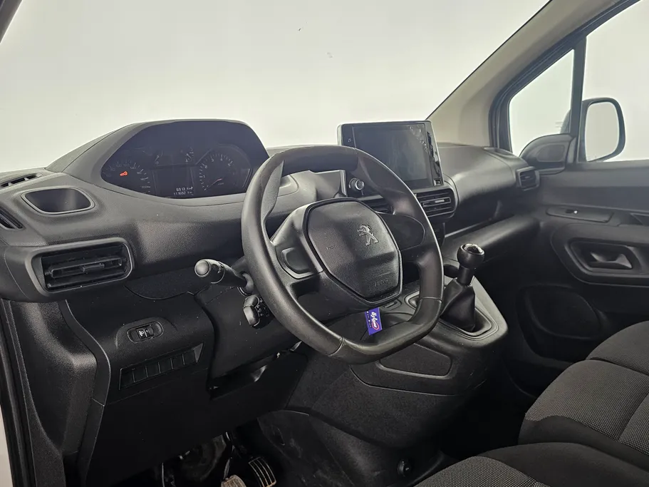 2023 Peugeot Partner Short van 