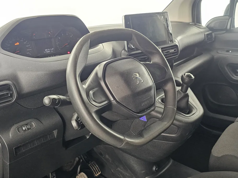 2023 Peugeot Partner Short van 