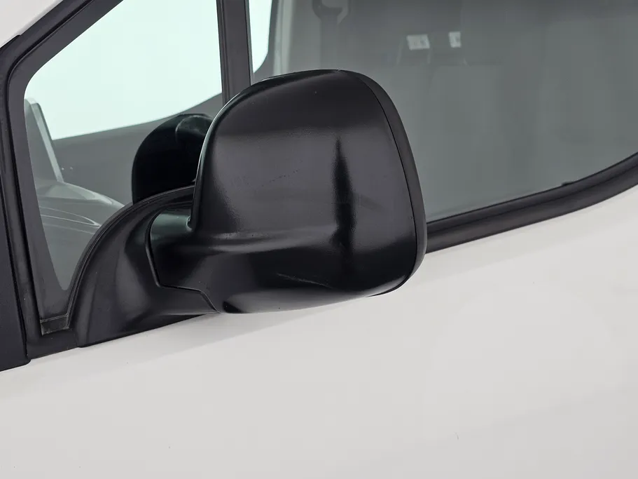 2023 Peugeot Partner Short van 