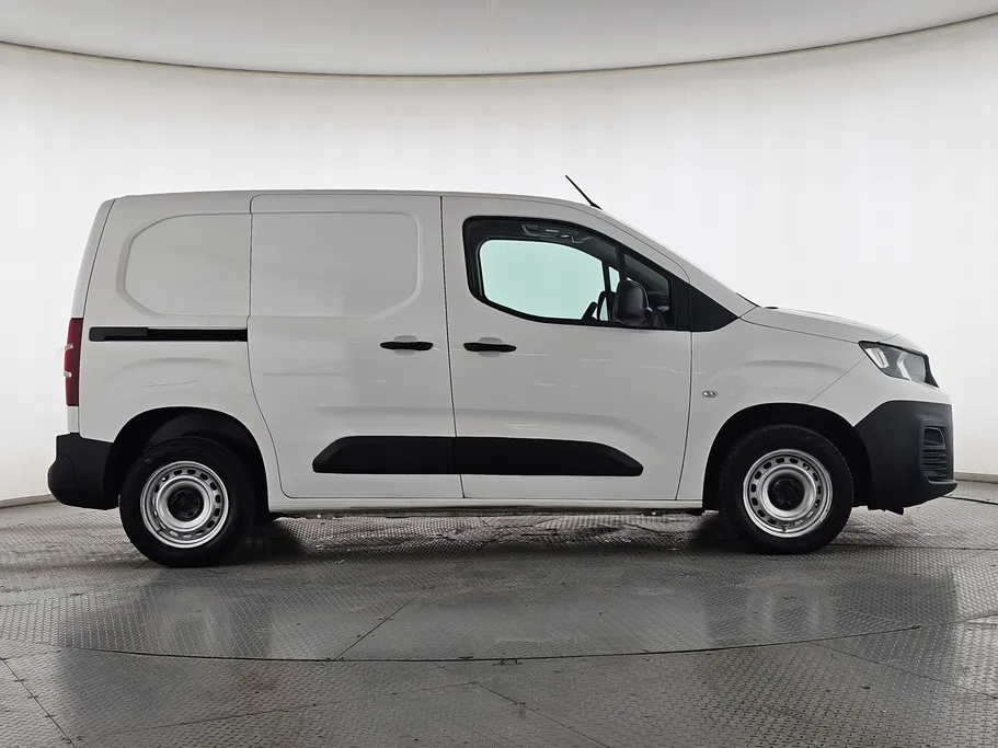 2023 Peugeot Partner Short van 