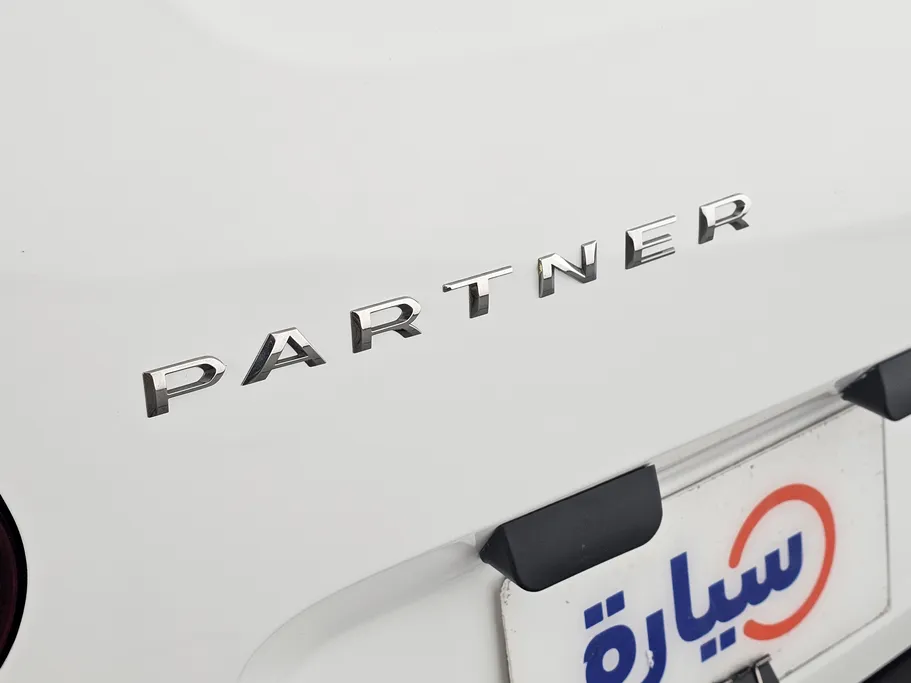 2023 Peugeot Partner Short van 