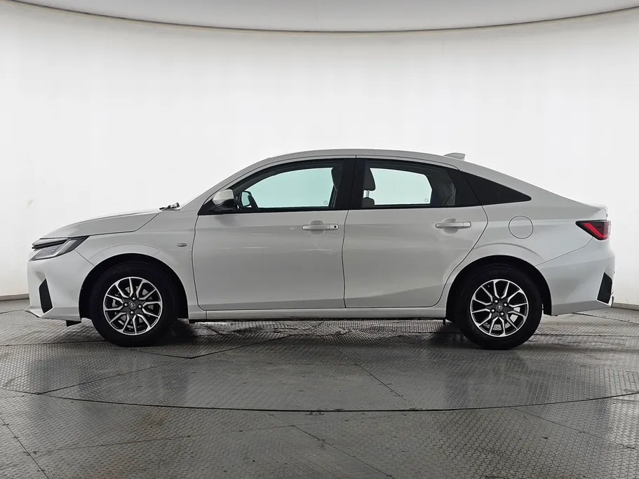 2023 Toyota Yaris  Y 