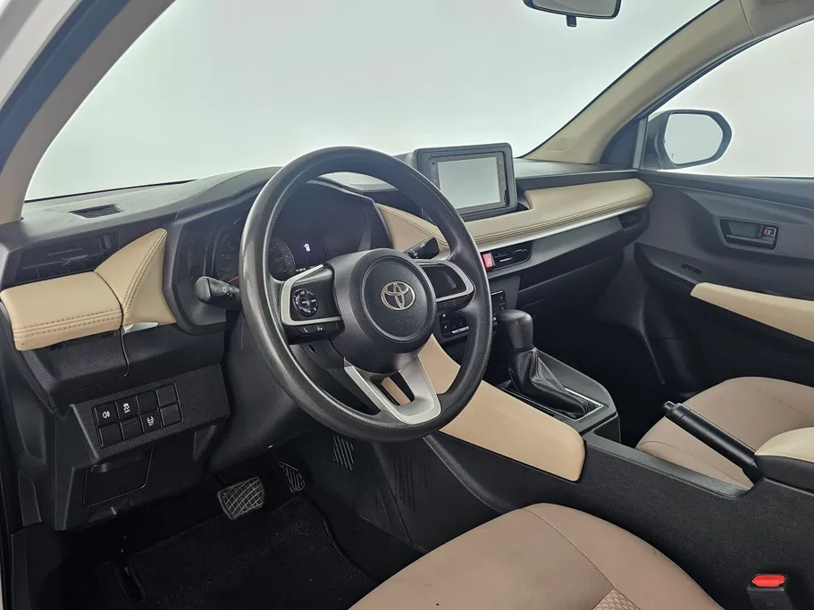 2023 Toyota Yaris  Y 