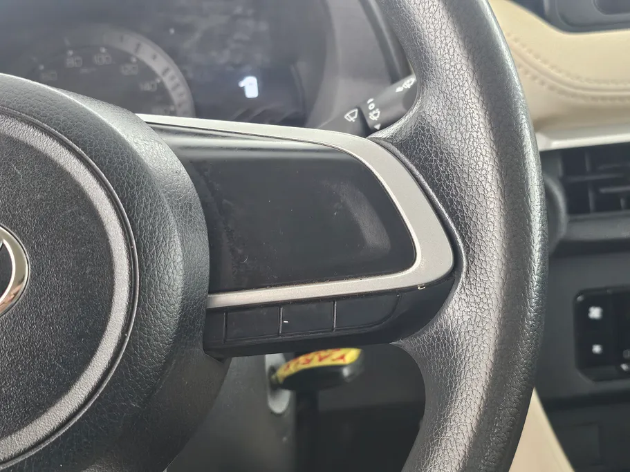 2023 Toyota Yaris  Y 
