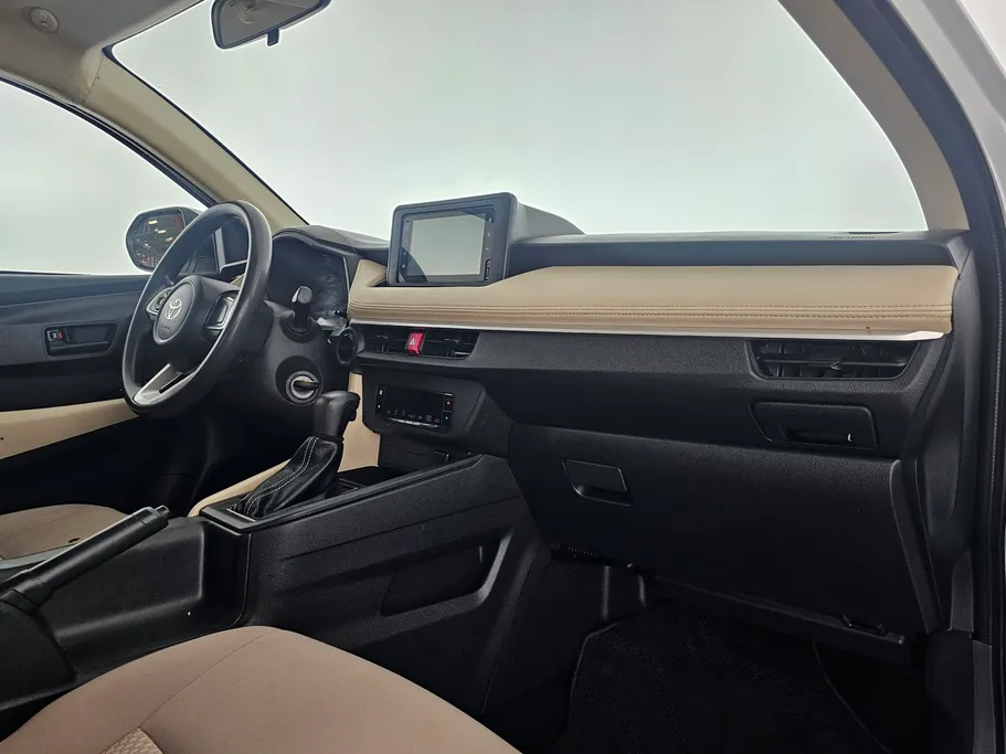 2023 Toyota Yaris  Y 
