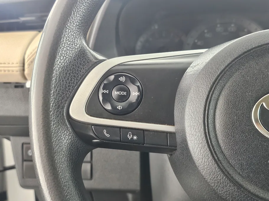 2023 Toyota Yaris  Y 
