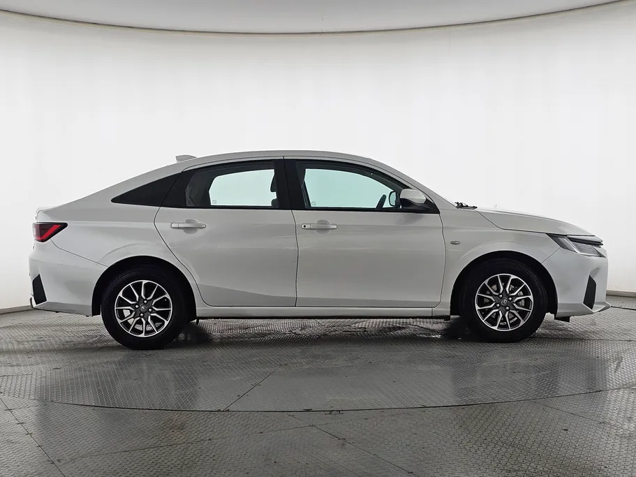 2023 Toyota Yaris  Y 