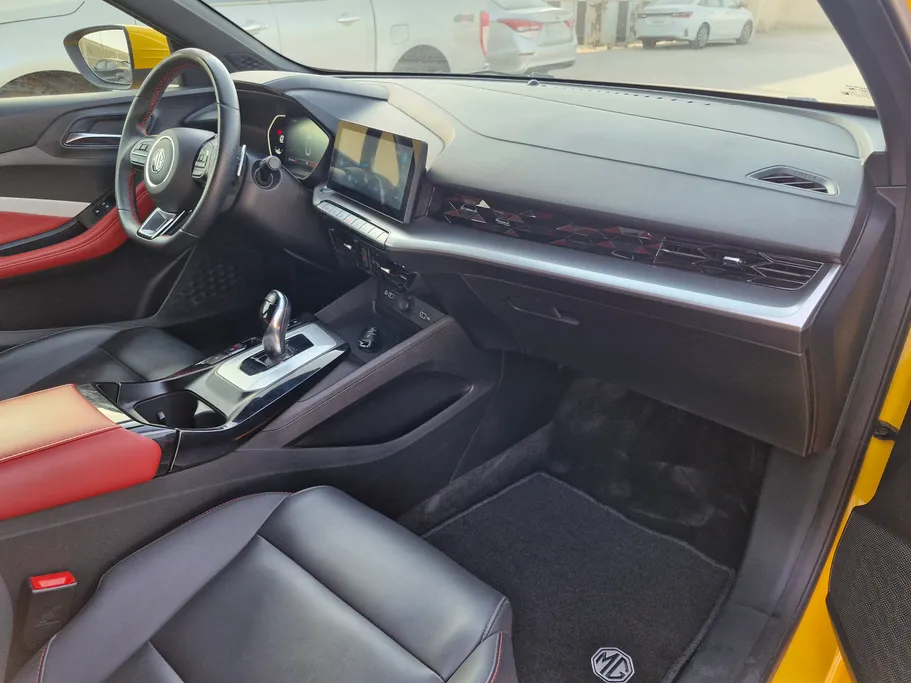 2022 MG GT LUX 