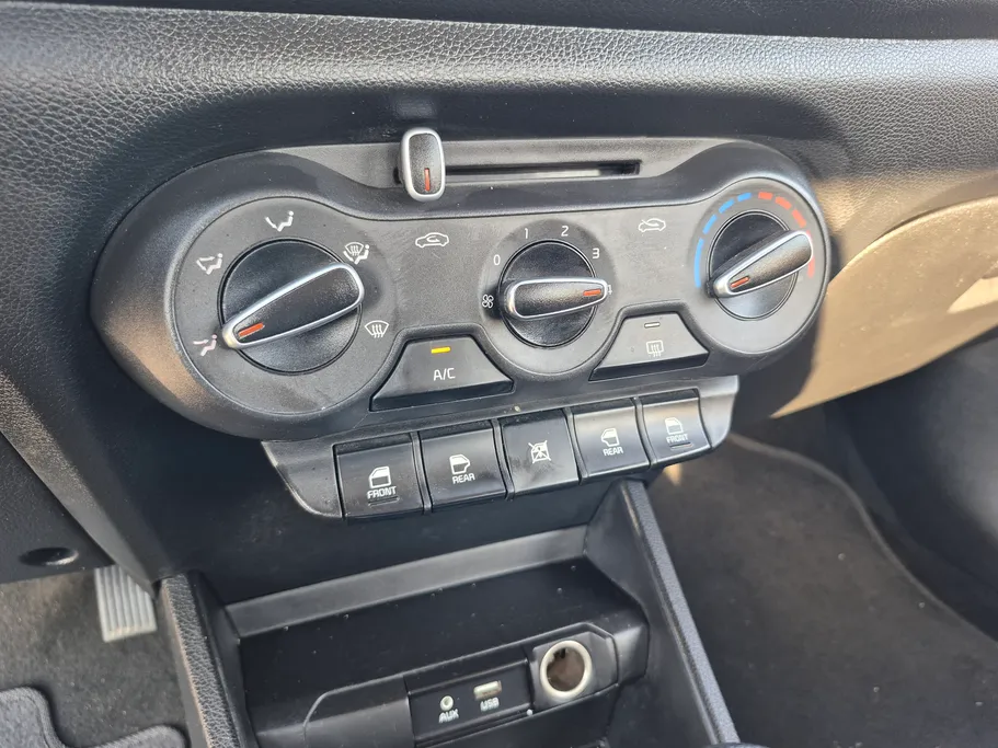2022 Kia Pegas LX 