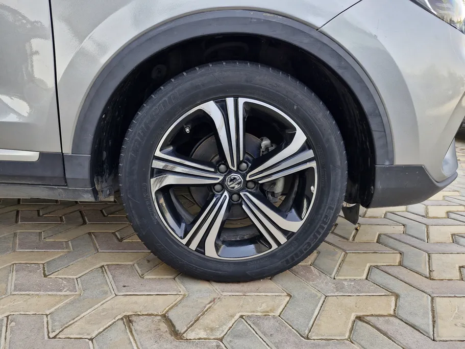2023 MG ZS LUX 